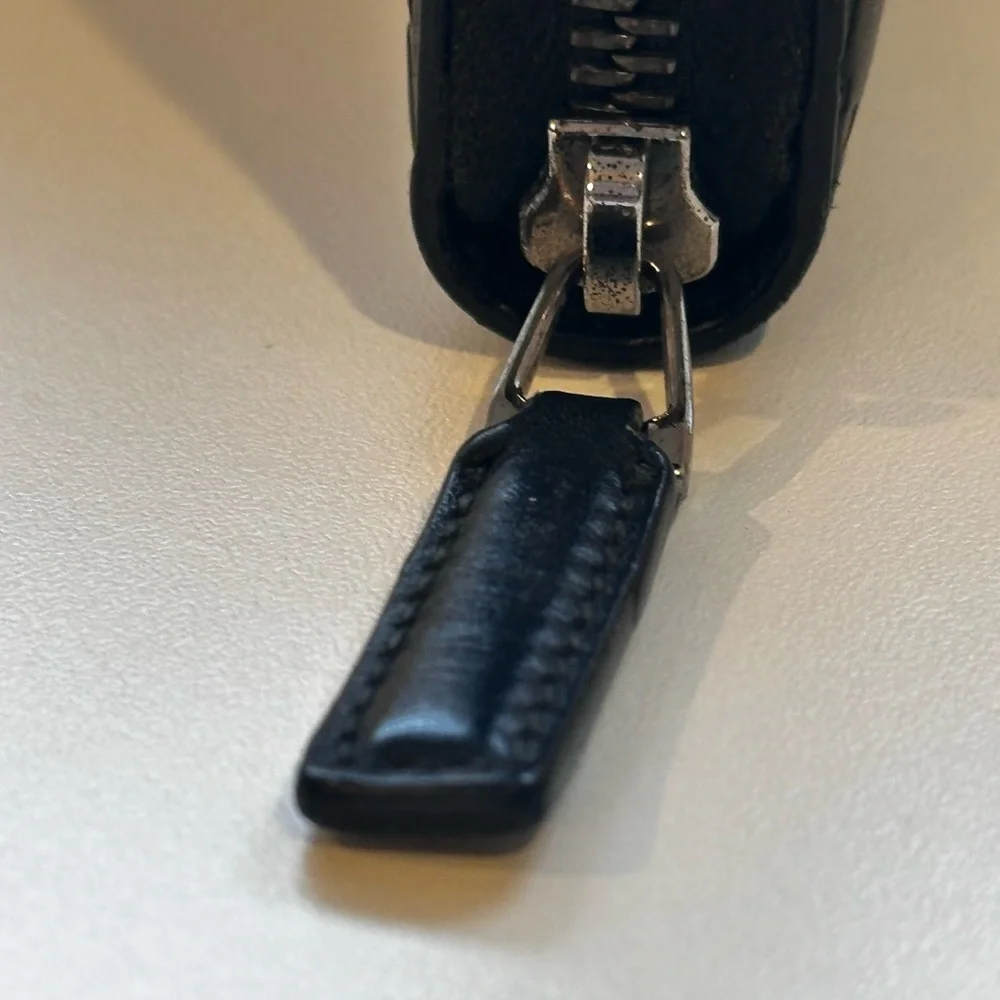 🖤Gucci Black Embossed Leather GG Logo Zip Wallet Guccissima🖤 - Picture 4 of 9